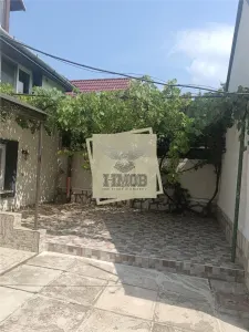 Casa cu 6 camere 2 bai si 650 mp teren in zona Calea Surii Mici - foto 12