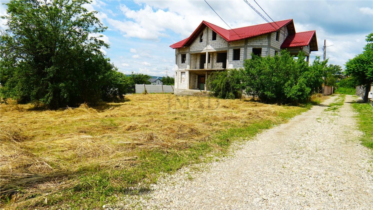 Vanzare Duplex la rosu in Aninoasa/ 220 mp/ 500 mp teren/ Zona superba de Vile - Aninoasa