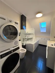 Apartament  4 camere 2 bai si loc parcare zona Kogalniceanu - foto 12