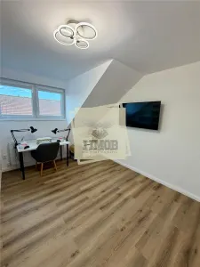 Apartament  4 camere 2 bai si loc parcare zona Kogalniceanu - foto 21