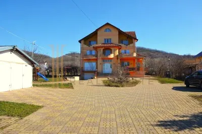 Vanzare Vila spactaculoasa cu teren generos in Targoviste - Aninoasa. - foto 4