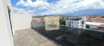 Penthouse cu 3 camere 3 bai si terasa 88 mp in zona Lazaret - foto 17