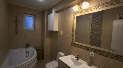 APARTAMENT 4 CAMERE DE VÂNZARE ÎN SUCEAVA | BLOC NOU | 3 DORMITOARE | MOBILAT ȘI UTILAT | APROAPE DE CENTRU | COMISION 0% - foto 2