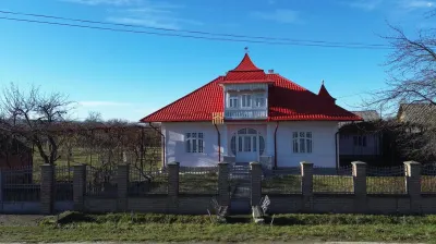Casă Tradițională de Vânzare în Bucovina Sasca | 180 mp Utili | 6 Camere | 2.500 mp Teren | Beci din Piatră | Drum Asfaltat | Comision 0 - foto 1
