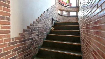 CLĂDIRE DE VÂNZARE ÎN ULTRACENTRAL SUCEAVA | 260 MP UTILI | DEMISOL + PARTER + 2 ETAJE | COMISION 0% - foto 5