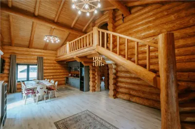 Cabană din Bușteni de Vânzare în Bucovina | Mălini | La Munte | 180 mp | Teren 1.200 mp | 4 Dormitoare cu Băi Proprii | Comision 0% - foto 9