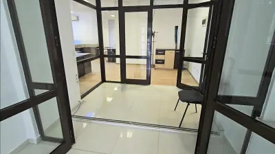 Spațiu de Birouri / Comercial 180 MP | Zona Metro Suceava | Parter Înalt | 4 Birouri | 395.000 Euro - foto 3