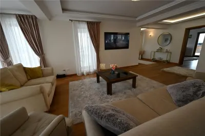 Casă de Lux în Suceava | 300 MP Utili | 5 Dormitoare | 5.000 MP Teren | Iaz | Panoramă | 880.000  Euro  | Comision 0 - foto 17