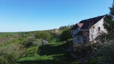 Teren 4800 mp cu Livada si Casa Nefinalizata - Adancata! - Adancata