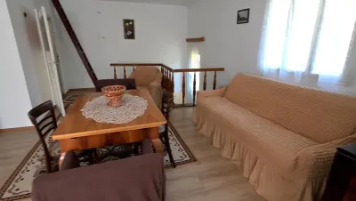 Casă de Vânzare în Gura Humorului, Bucovina | Zona Vilelor | 176 mp Utili | 4 Camere | 2 Băi | Mobilată | 190.000 Euro | Comision 0 - foto 3