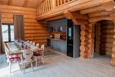 Cabană din Bușteni de Vânzare în Bucovina | Mălini | La Munte | 180 mp | Teren 1.200 mp | 4 Dormitoare cu Băi Proprii | Comision 0% - foto 8