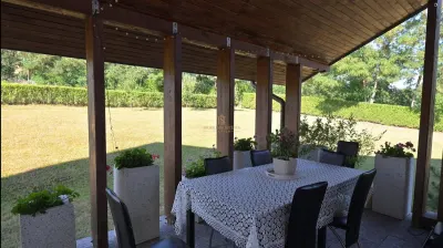 CASĂ DE VACANȚĂ DE VÂNZARE ÎN BUCOVINA | MĂLINI HERLA | 2.000 MP TEREN | 5 DORMITOARE CU BĂI PROPRII | TERASĂ 50 MP - foto 9