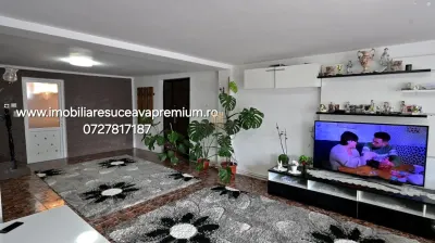 Casă de Vânzare în Gura Humorului | Aproape de Centru | 3 Dormitoare | 2 Livinguri | Construcție 2013 | Mobilată și Utilată | - foto 2