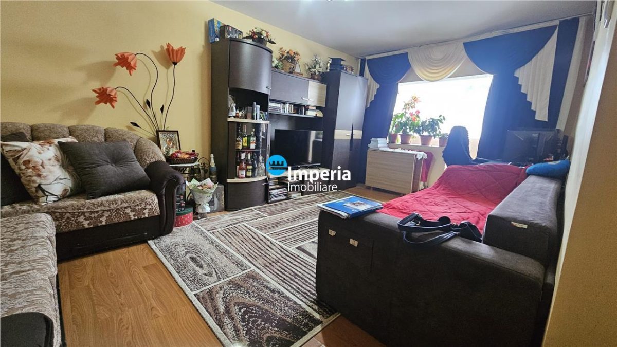 Apartament 3 camere de vanzare, etaj 2 BLD Poitiers - Iasi