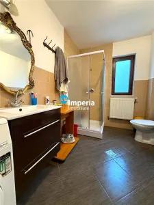 Casa 8 camere, 3 bai, canalizare, 300 teren Tineretului  Lunca Cetatuii - foto 5