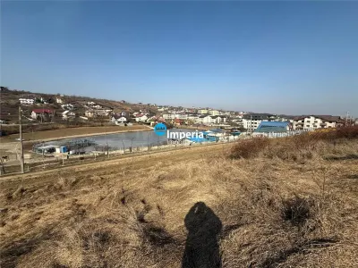 Teren intravilan 1000 mp, lac, priveliste panoramica Hlincea Iasi - Hlincea