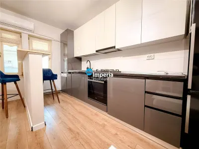 Studio de vanzare, supr 34mp, zona Podul de Fier - Complex Roua - foto 3
