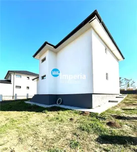Casa 4 cam, teren 500, canalizare, asfalt, Legaga Ciurbesti - foto 13