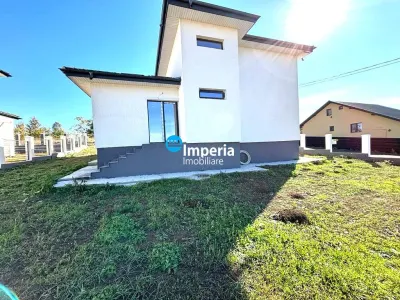 Casa 4 cam, teren 500, canalizare, asfalt, Legaga Ciurbesti - foto 10