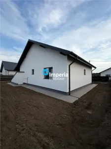 Casa 3 cam, 2 bai, Beci, canalizare, Ciurbesti Miroslava - foto 2