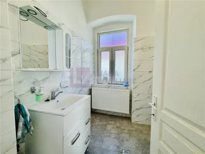 Apartament 2 camere de vanzare |  Central | recent renovat | strada Crisanei - foto 3