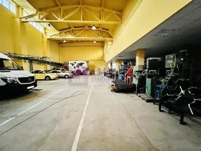 Spatiu industrial in Sibiu | 1000 mp | Central | cu birouri, apartament | h 15 m - Sibiu