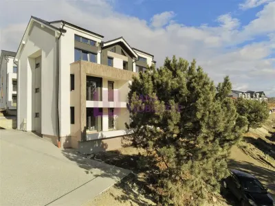 Teren intravilan | autorizatie vila cu apartamente | utilitati | drumuri - foto 13