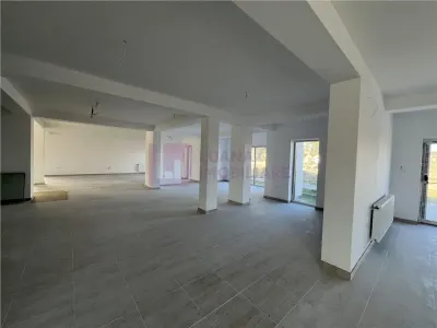 Spatiu comercial zona Vest | la strada | 2 parcari | 111 mp - foto 3
