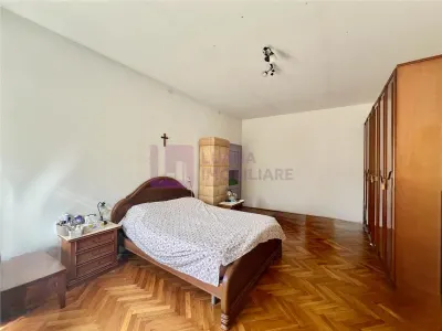 Casa de vanzare  | 2 constructii | 540 mp teren |  zona Lupeni | pivnita - foto 4