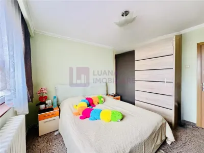 Apartament cu 3 camere | Vasile Aaron | decomandat | pivnita si boxa - foto 3