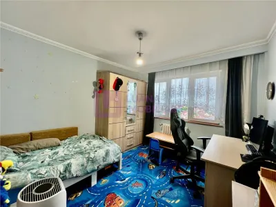 Apartament cu 3 camere | Vasile Aaron | decomandat | pivnita si boxa - foto 4