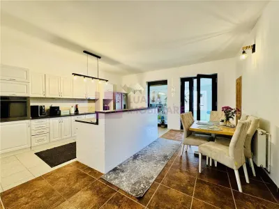 Casa pe un singur nivel Sura Mare | teren 701 mp | 2 constructii | video - foto 1
