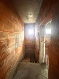 Casa individuala cu garaj si subsol 5 camere Vorovesti - foto 9