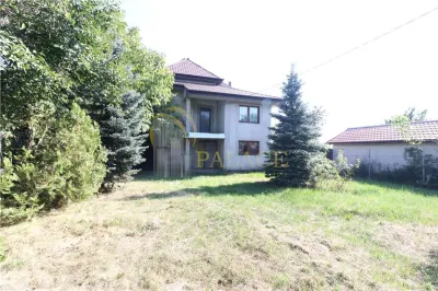 Proprietate unica, cu potential de dezvoltare  400 mp construiti + teren generos, pozitie excelenta - Aroneanu