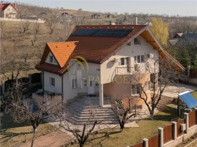 Casa de Lux in Livada cu Ciresi Eleganta, Confort si Panorama de Vis - Tomesti