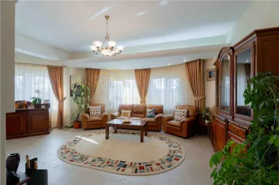 Casa de Lux in Livada cu Ciresi Eleganta, Confort si Panorama de Vis - foto 2