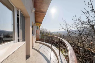 Casa de Lux in Livada cu Ciresi Eleganta, Confort si Panorama de Vis - foto 13
