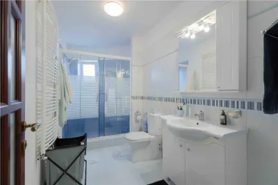 Casa de Lux in Livada cu Ciresi Eleganta, Confort si Panorama de Vis - foto 16