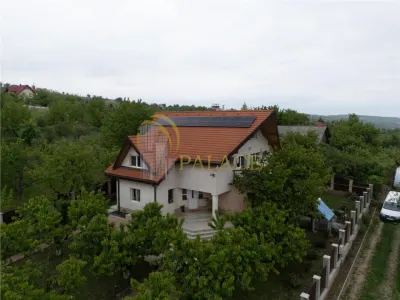 Casa de Lux in Livada cu Ciresi Eleganta, Confort si Panorama de Vis - foto 18