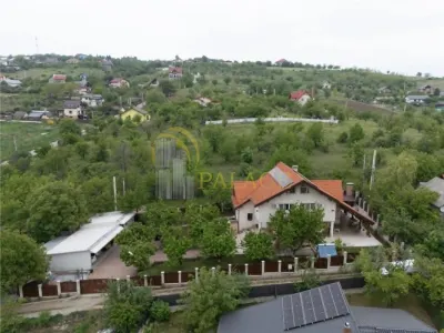 Casa de Lux in Livada cu Ciresi Eleganta, Confort si Panorama de Vis - foto 19