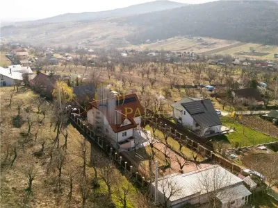 Casa de Lux in Livada cu Ciresi Eleganta, Confort si Panorama de Vis - foto 21