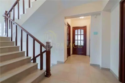 Casa de Lux in Livada cu Ciresi Eleganta, Confort si Panorama de Vis - foto 6