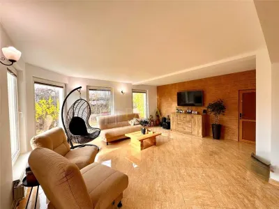 Vila individuala cu priveliste spectaculoasa cu garaj Pietrarie Barnova - foto 9