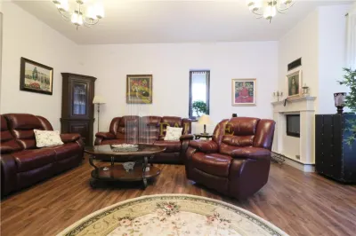 Vila individuala in Copou, 7 camere, 4 bai, garaj, beci, 280 mp util - foto 3