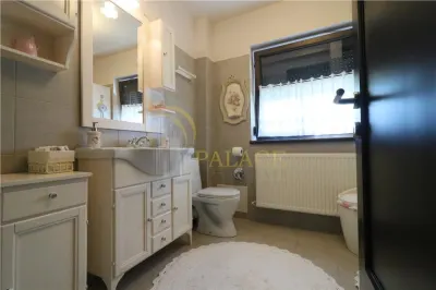 Vila individuala in Copou, 7 camere, 4 bai, garaj, beci, 280 mp util - foto 25