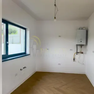 Casa noua, 4 camere Bucium, priveliste spectaculoasa. - foto 14