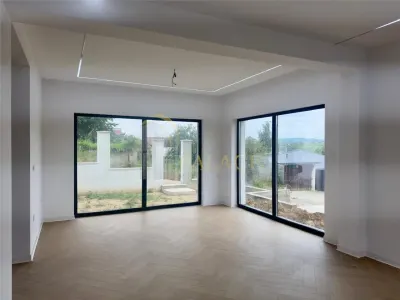 Casa noua, 4 camere Bucium, priveliste spectaculoasa. - foto 4