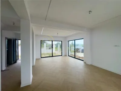 Casa noua, 4 camere Bucium, priveliste spectaculoasa. - foto 6