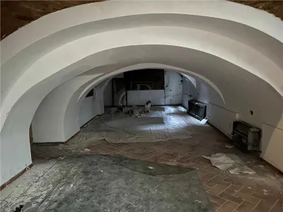 SPATIU COMERCIAL -  ZONA ULTRACENTRALA - 4 PUNCTE DE ACCES - TRIFAZIC - 380MP - AUTORIZAT ISU - foto 9