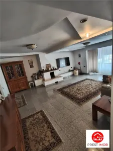 Apartament si spatiu comercial de vanzare - foto 2